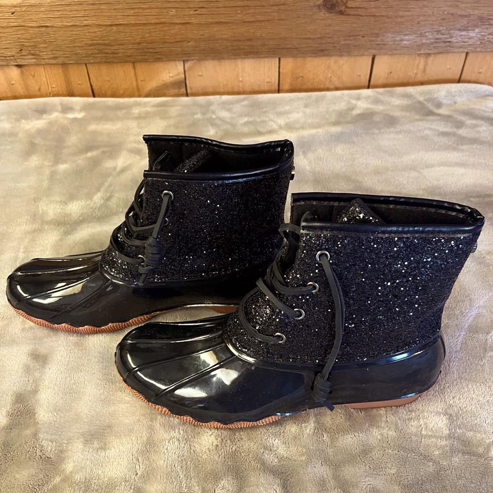 Women’s Treadmill black, sparkle boots; made by Ocean & Coast  size 9